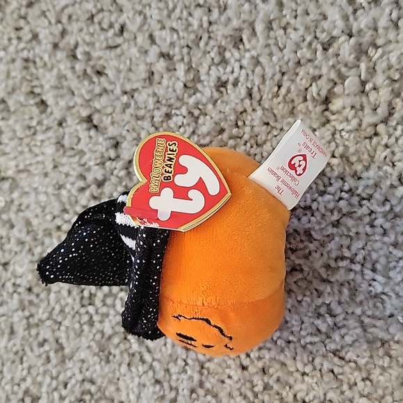 Halloweenie Beanies - Picture 7 of 9